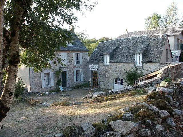 Hotel Auberge Du Combaire Laguiole Frankreich